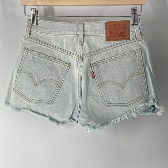 Levi’s jean shorts frayed hem light blue distressed summer beach sz 25 - Picture 8 of 9